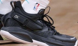 安踏鞋子爆料视频播放,爆款来袭，运动时尚新选择