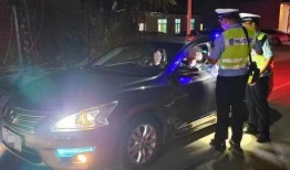 小车相撞的爆料视频播放,事故现场触目惊心