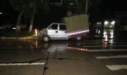 小车相撞的爆料视频播放,事故现场触目惊心