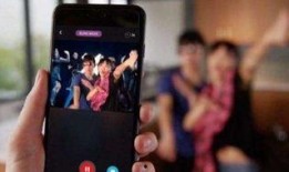 抖音网红吃瓜视频打扑克,扑克牌游戏趣味横生